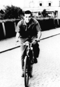 Fritz Wunderlich auf dem Fahrrad