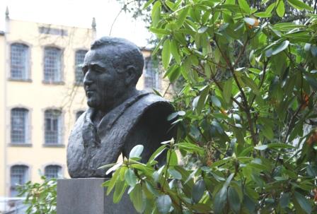 Fritz Wunderlich Büste im Benzinopark